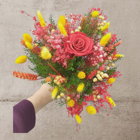 bouquet de fleurs séchées colorée