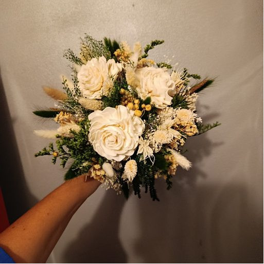 Bouquet de mariée  et boutonnière pour Linda