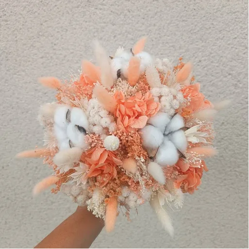 Bouquet blanc beige et corail pour virginie