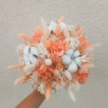 Bouquet blanc beige et corail pour virginie