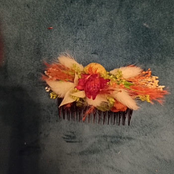 Une petite touche florale à votre coiffure