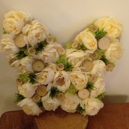 Cadre papillon en fleurs de pivoines