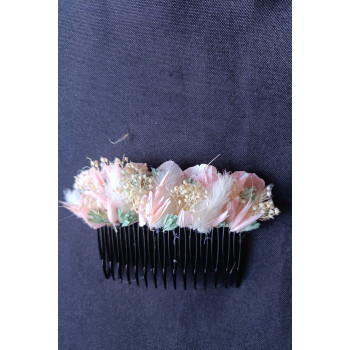 Une petite touche florale à votre coiffure