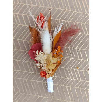 Boutonnière en fleurs séchées  pour costume marié
