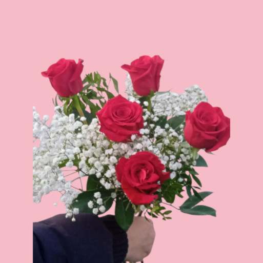 Bouquet "Je t'aime"  5 roses rouges+ gypsophile